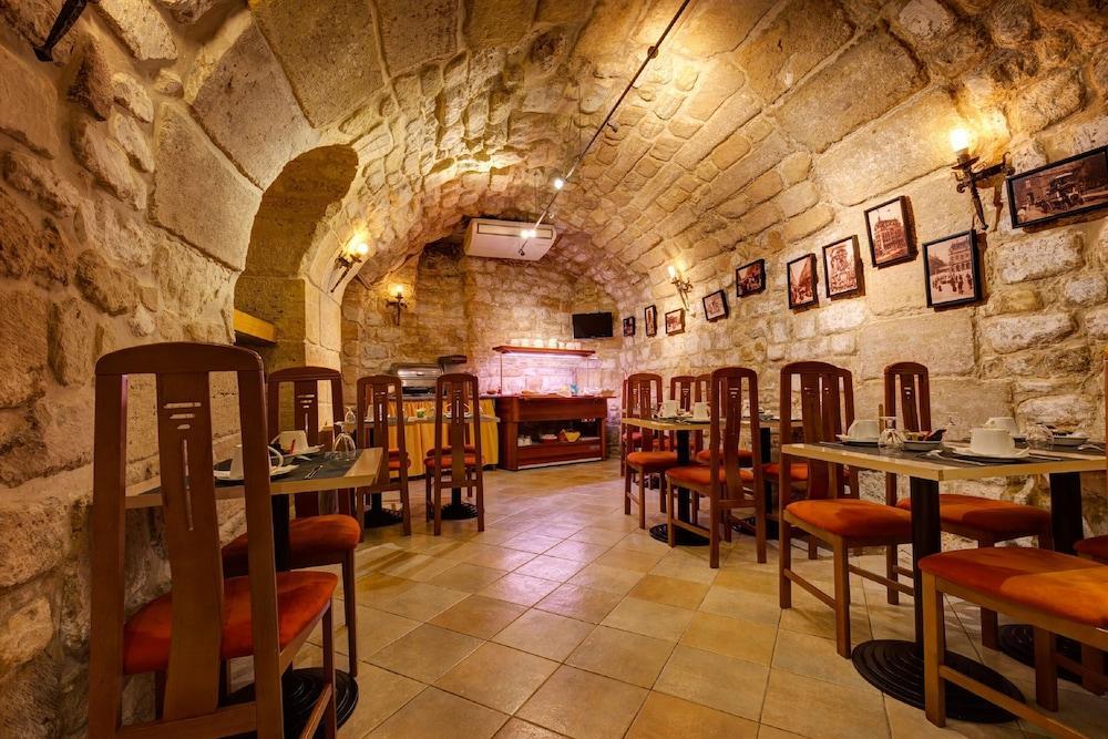 Hotel Louvre Sainte Anne Parigi